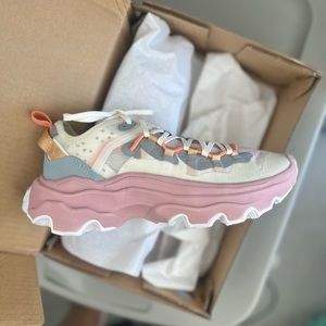 SOREL sneakers NWT. 7.5